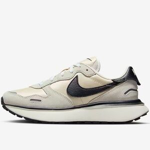 NIKE Phoenix Waffle Sneaker Women